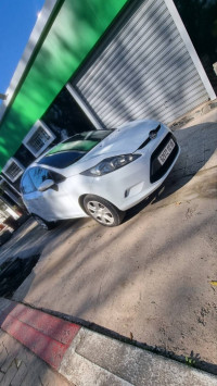 voitures-ford-fiesta-2012-blida-algerie