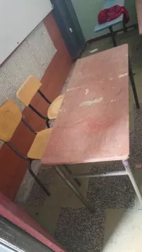 بيع كراسي و طاولات مدرسية مستعملة 