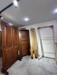 Des portes intérieur et extérieur bois (rouge ,Sapelli ,chêne)