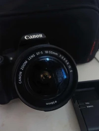 Camera Canon EOS 1200D + Objectif 18-55mm II + Pochette