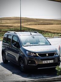 سيارات-peugeot-partner-2022-باتنة-الجزائر