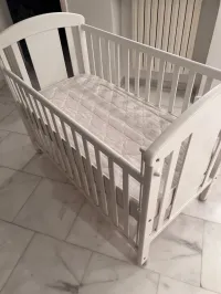 Lit bébé en bois 