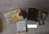 Machine à fabriquer les pâtes (آلة صنع المعكرونة)