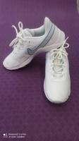 basquettes-chaussures-nike-legend-essential-2-blanc-femmeadulte-neuve-oran-algerie