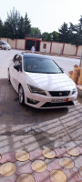 moyenne-berline-seat-leon-2015-fr15-khenchela-algerie