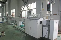 Machine d'extrusion de bande d'étanchéité en PVC /1/