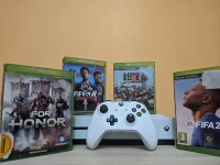 Xbox One S 500 Go avec 4 Cd's 