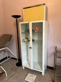 طبي-equipements-et-materiels-medicaux-armoire-table-chariot-instruments-divers-lire-description-تيزي-راشد-وزو-الجزائر