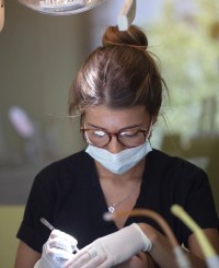 طب-و-صحة-dentiste-remplacants-assistante-dentaire-بئر-خادم-الجزائر