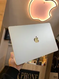 Macbook Air 2024 M3 15pouce 8/256 cycle 10 libire officiel