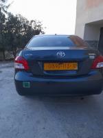 سيارة-صغيرة-toyota-yaris-2013-البويرة-الجزائر