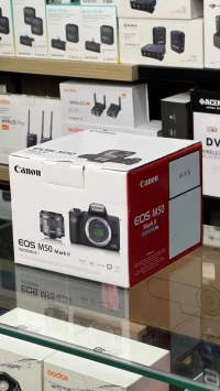  Canon EOS M50 Mark II + EF-M 15-45mm