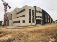 construction-travaux-mur-rideau-plafond-demontable-alucobond-habillage-interieur-exterieur-cloison-aluminium-placoplatre-dar-el-beida-alger-algerie