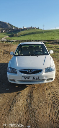 voitures-hyundai-accent-2012-gls-ferdjioua-mila-algerie