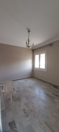 شقة-كراء-طابق-فيلا-4-غرف-الجزائر-بئر-خادم