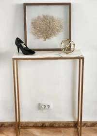 Table Console Marbre Blanc L 65 x P 25 x H 87 cm Structure Métal traitée Antirouille Finition Dorée