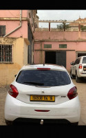 voitures-peugeot-208-2014-allure-djendel-ain-defla-algerie