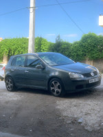 moyenne-berline-volkswagen-golf-5-2004-tizi-ouzou-algerie