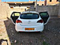 moyenne-berline-opel-astra-2011-les-eucalyptus-alger-algerie