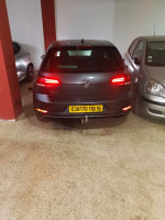 moyenne-berline-volkswagen-golf-7-2018-hussein-dey-alger-algerie