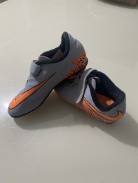 أحذية-chaussure-foot-enfant-بئر-مراد-رايس-الجزائر