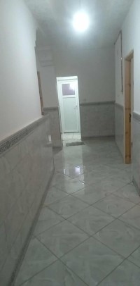 شقة-كراء-للعطل-3-غرف-مستغانم-بن-عبد-المالك-رمضان-الجزائر