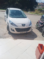 voitures-peugeot-207-2011-aomar-bouira-algerie