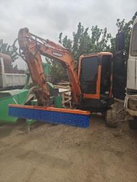 construction-works-location-mini-pelle-avec-balai-et-brise-roch-dar-el-beida-alger-algeria