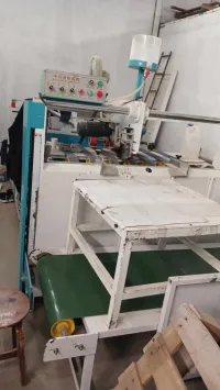 Machine plieuse colleuse semi automatique pour carton ondulé.