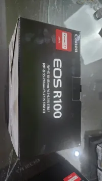 CANON EOS R100 Hybride Mirroless 24.1MP +1 Objectif RF-S 18-45mm f 4.5-6.3 \ RF-S 55-210m F5-7.1   