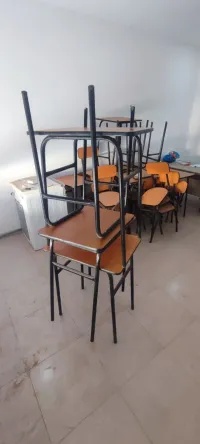 15 tables et 15 chaises scolaires 