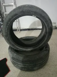 Pneus 225/45R18 Pirelli en très bon état 