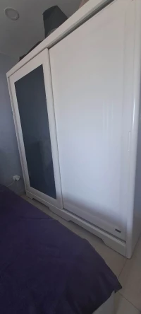 Armoire blanche en hêtre خزانة بيضاء 