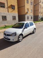 voitures-renault-clio-campus-2014-bye-nadorah-tiaret-algerie