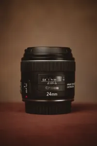 Objectif / lens 24mm f2.8 usm 