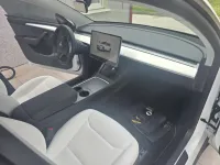 Tesla Y 2024 .