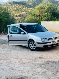 سيارات-volkswagen-golf-4-2001-match-البويرة-الجزائر