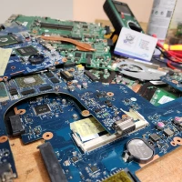 PIECE LAPTOP CARTE MERE ET CARCASSE ET CLAVIER