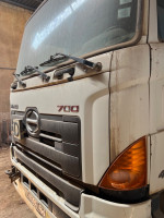 camion-hino-700-benne-basculante-26-tonnes-2010-sidi-bel-abbes-algerie