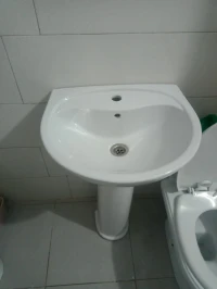 Vente lavabo complet et cuvette sans chasse d eau très bonne état 