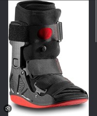 XcelTrax Ankle Walking Boot   أو بالفرنسية: botte de marche orthopédique XcelTrax   وبالعربية: بوت/حذاء طبي لتثبيت الكاحل والقدم.