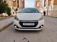 سيارة-صغيرة-peugeot-208-2015-باتنة-الجزائر