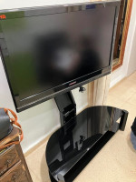 tables-tv-vend-un-meuble-de-television-avec-une-tele-55cm-et-autre-32-pouces-hussein-dey-alger-algerie