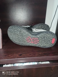Kyrie 4 chaussures basket-ball très bonne état