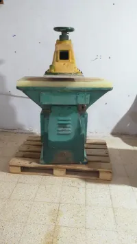 Presse hydraulique Italy 