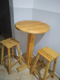 Table haute avec ses deux chaises