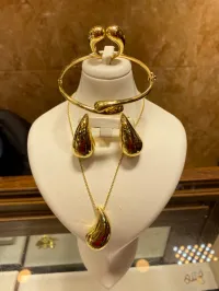 Parure or 18 carats 27.56g