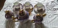 Service à  café en véritable  porcelaine 