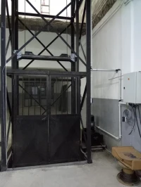 Fabrication de Monte Charges industriels, Mezzanine et escaliers