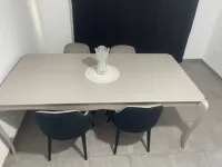 Table de salon en hêtre avec 4 chaises 